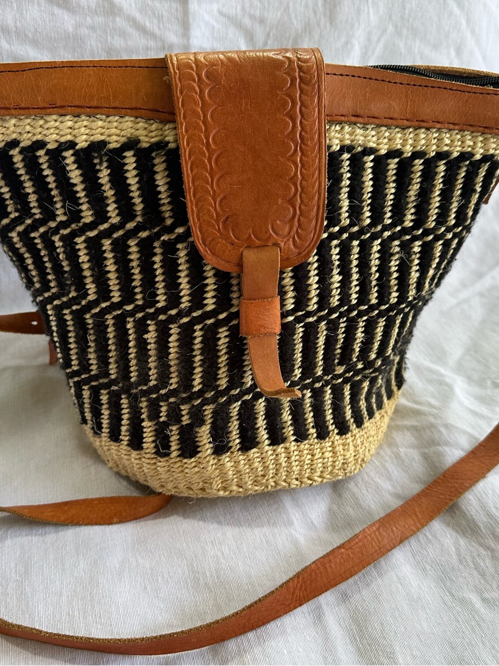 Kenyan Sisal Kiondo Handwoven Black & Natural Straw Crossbody